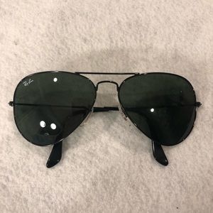 Solid Black Ray-Ban Aviator Sunglasses